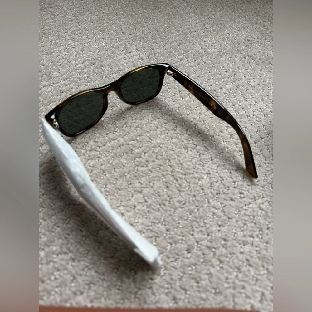 Ray-Ban New Wayfarer Sunglasses with Brown Case - Picture 4 of 5